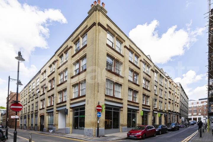 Stunning and spacious 3 bed warehouse conversion in the popular Clerkenwell area Great Sutton Street , Clerkenwell / Farringdon